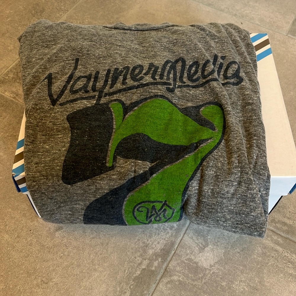 Gary Vaynerchuk fans shirt and shoes!